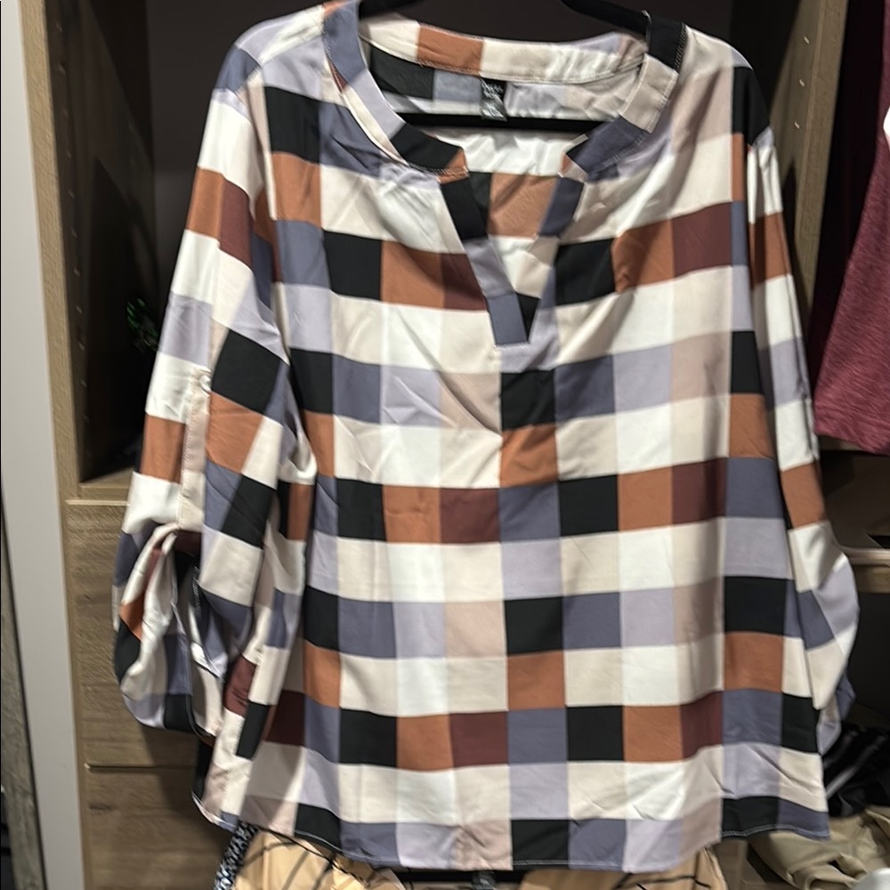 Brown and White Boxy Blouse with 3/4 Sleeves